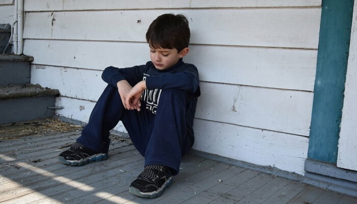 6 signs of child neglect