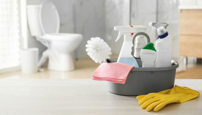 Helpful tips for choosing the right bathroom cleaner