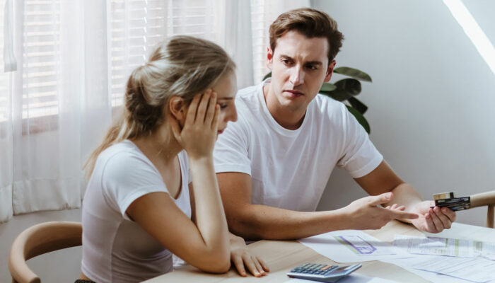 8 credit card habits to avoid