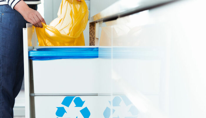 8 ingenious ways to prevent trash bags from slipping