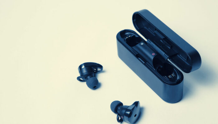 8 mistakes to avoid while buying earbuds and headphones